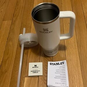 NWT Stanley White Quencher Tumbler with Handle - 30oz